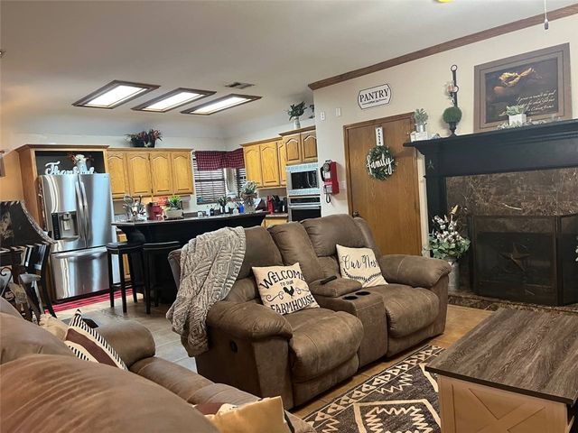 911 SW 11th St, Premont, TX 78375