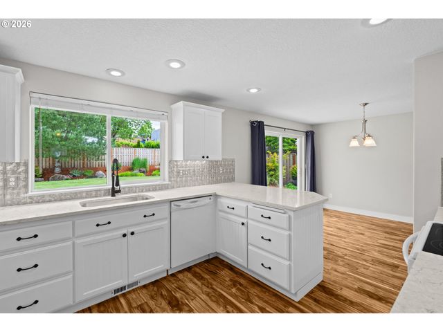 3220 N KNOLL Dr, Newberg, OR 97132