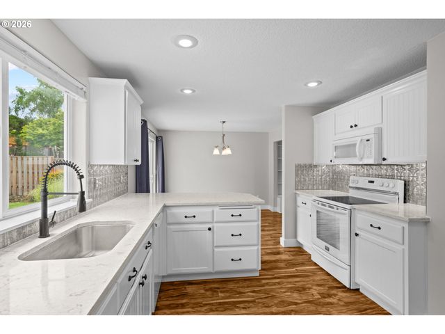 3220 N KNOLL Dr, Newberg, OR 97132