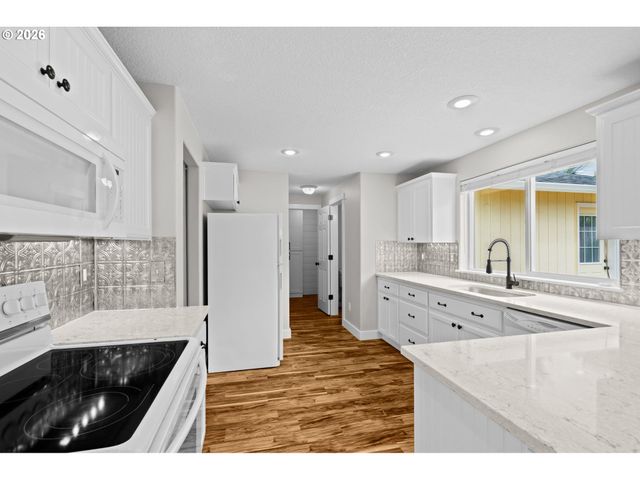 3220 N KNOLL Dr, Newberg, OR 97132