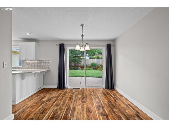 3220 N KNOLL Dr, Newberg, OR 97132
