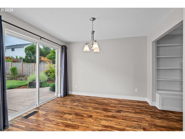 3220 N KNOLL Dr, Newberg, OR 97132