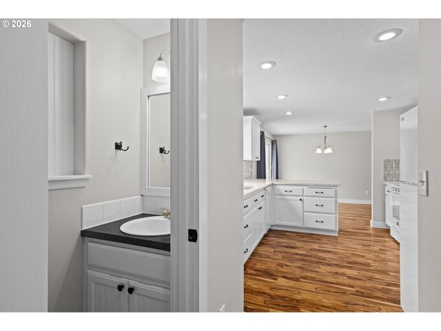 3220 N KNOLL Dr, Newberg, OR 97132