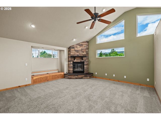 3220 N KNOLL Dr, Newberg, OR 97132