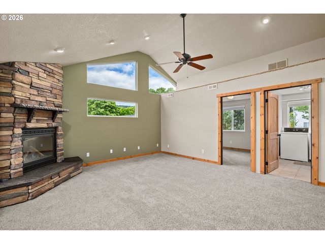 3220 N KNOLL Dr, Newberg, OR 97132