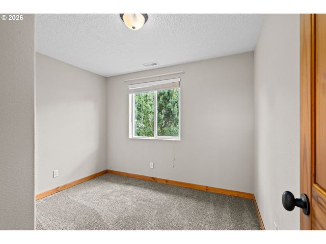 3220 N KNOLL Dr, Newberg, OR 97132