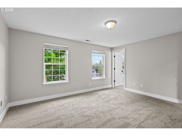3220 N KNOLL Dr, Newberg, OR 97132