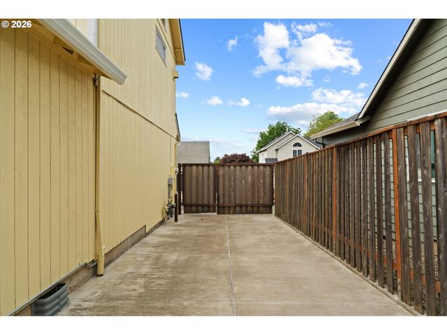 3220 N KNOLL Dr, Newberg, OR 97132