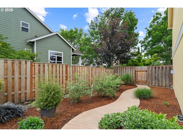 3220 N KNOLL Dr, Newberg, OR 97132