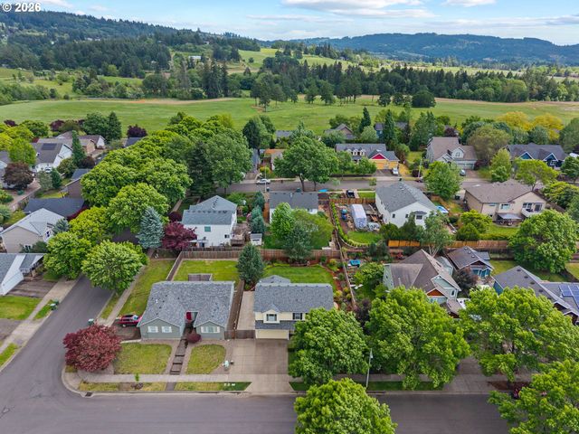 3220 N KNOLL Dr, Newberg, OR 97132