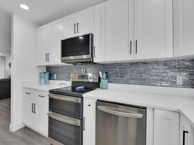 1027 SE 46th LN 2A, Cape Coral, FL 33904