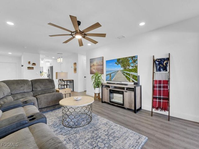 1027 SE 46th LN 2A, Cape Coral, FL 33904