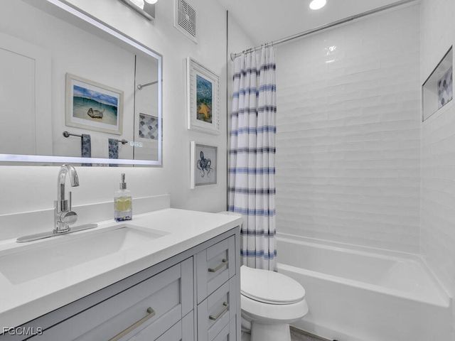 1027 SE 46th LN 2A, Cape Coral, FL 33904