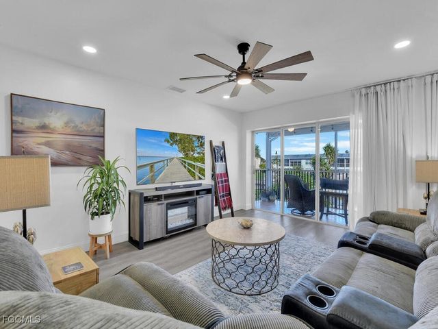 1027 SE 46th LN 2A, Cape Coral, FL 33904