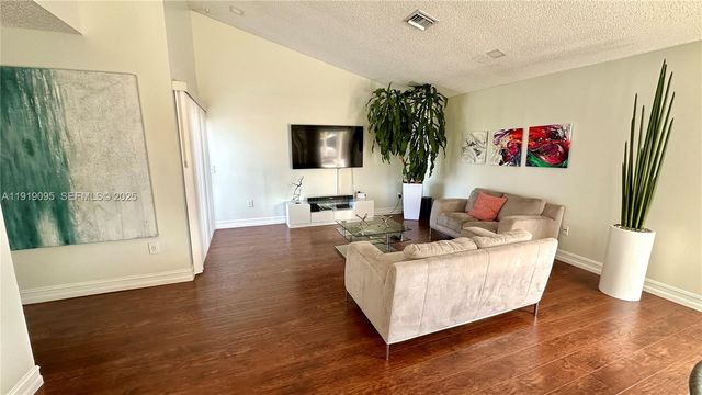 528 SW 166th Ter, Weston, FL 33326