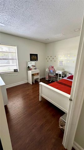 528 SW 166th Ter, Weston, FL 33326