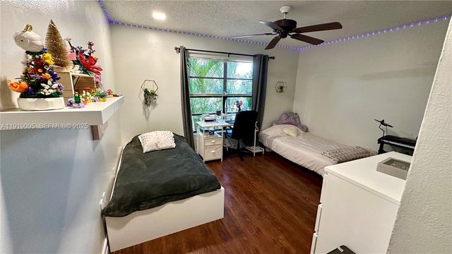 528 SW 166th Ter, Weston, FL 33326