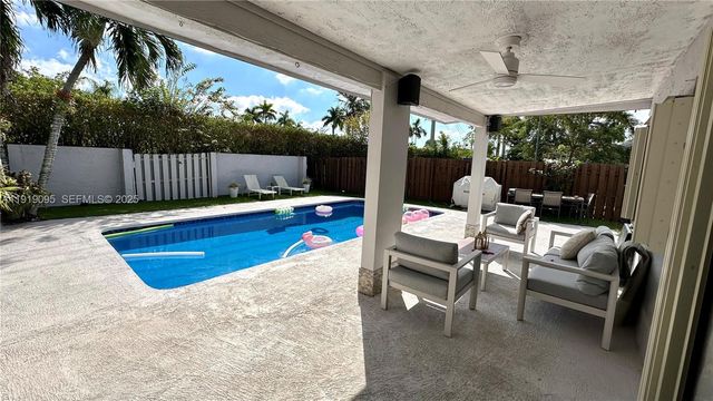 528 SW 166th Ter, Weston, FL 33326