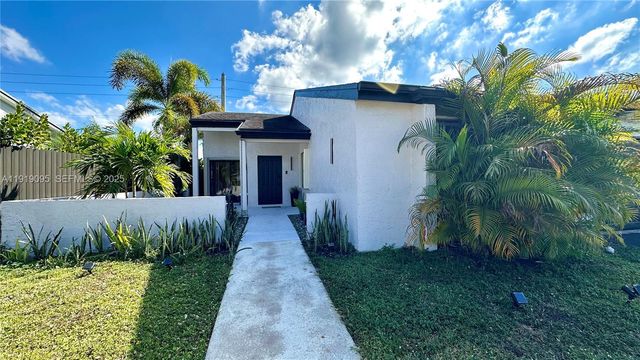 528 SW 166th Ter, Weston, FL 33326