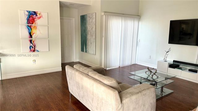 528 SW 166th Ter, Weston, FL 33326