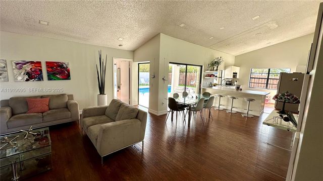 528 SW 166th Ter, Weston, FL 33326