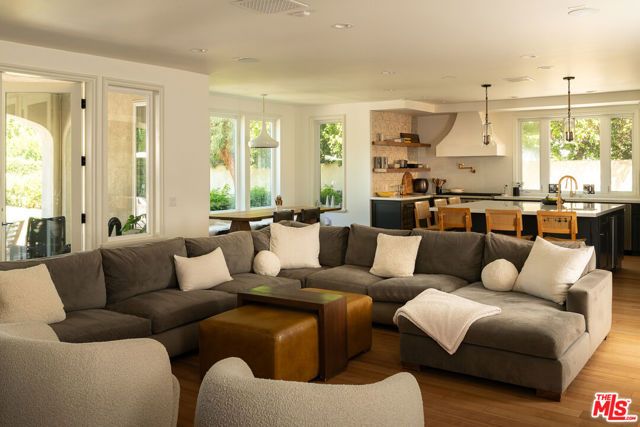 5315 Louise Avenue, Los Angeles, CA 91316