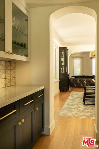 5315 Louise Avenue, Los Angeles, CA 91316