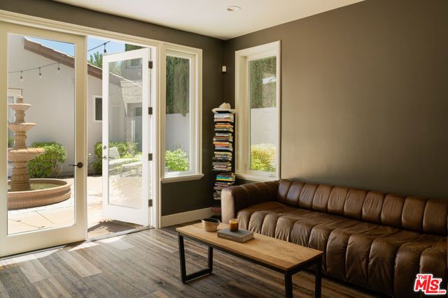 5315 Louise Avenue, Los Angeles, CA 91316