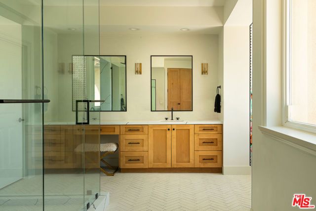 5315 Louise Avenue, Los Angeles, CA 91316