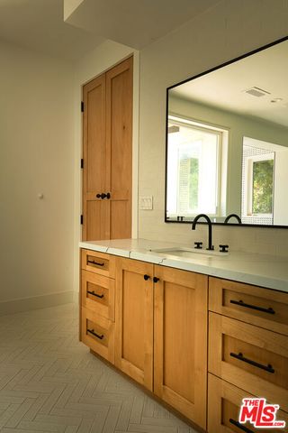 5315 Louise Avenue, Los Angeles, CA 91316