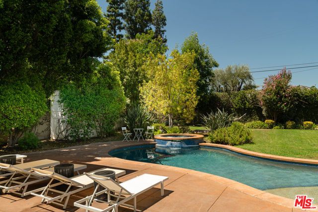 5315 Louise Avenue, Los Angeles, CA 91316