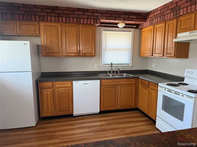 18530 Matthews Street, Riverview, MI 48193