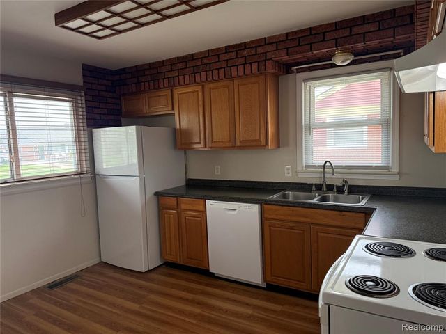 18530 Matthews Street, Riverview, MI 48193