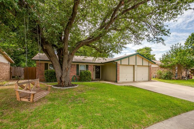 6528 High Meadow Court, Watauga, TX 76148