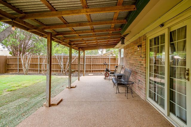 6528 High Meadow Court, Watauga, TX 76148
