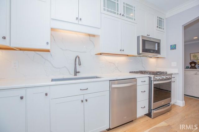 8218 Nolia Lane, Newburgh, IN 47630