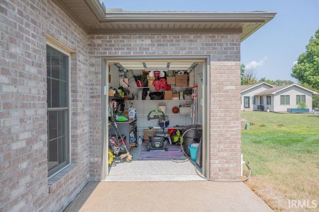 8218 Nolia Lane, Newburgh, IN 47630