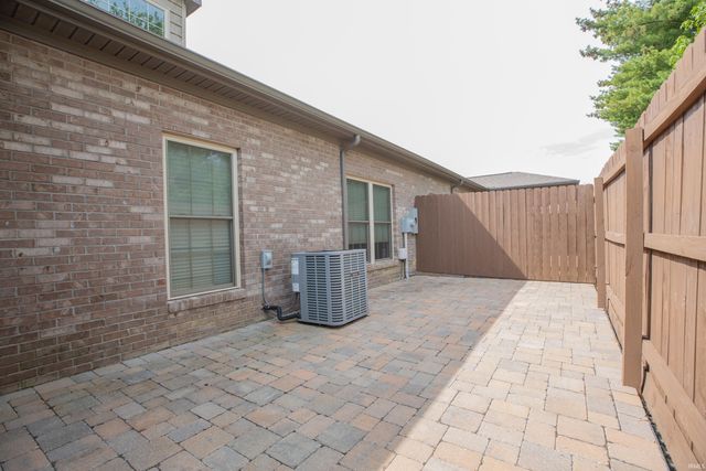 8218 Nolia Lane, Newburgh, IN 47630