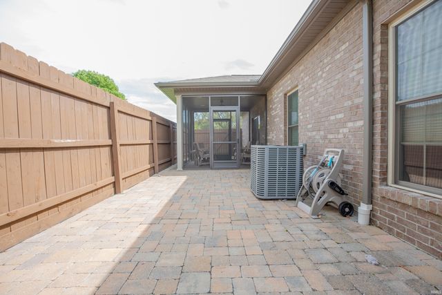 8218 Nolia Lane, Newburgh, IN 47630