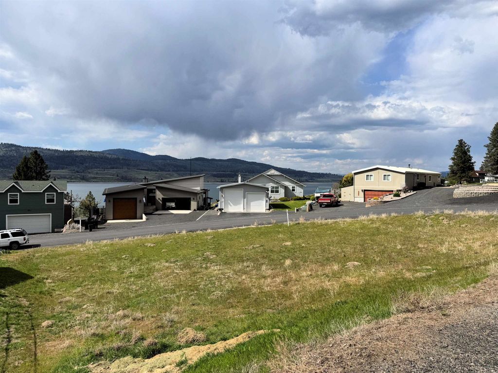 3317 Roosevelt Dr, Seven Bays, WA 99122 photo 2