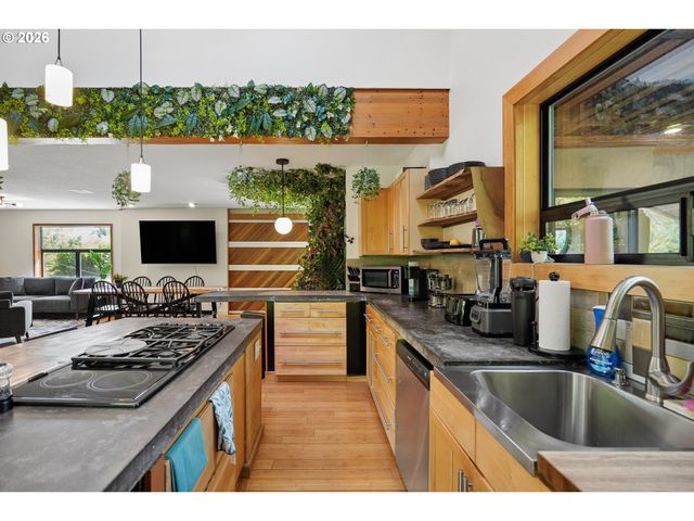 4807 Se REX Dr, Portland, OR 97206