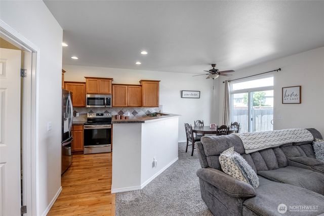 18219 111th Avenue Ct E, Puyallup, WA 98374