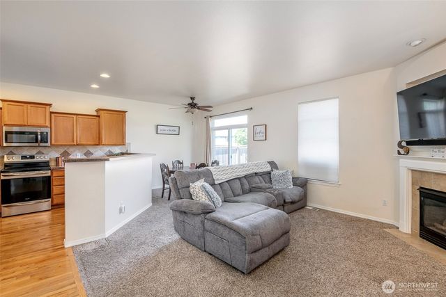 18219 111th Avenue Ct E, Puyallup, WA 98374