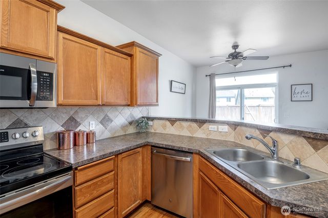 18219 111th Avenue Ct E, Puyallup, WA 98374