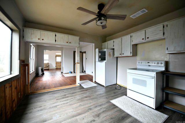 1105 7th St, Mena, AR 71953