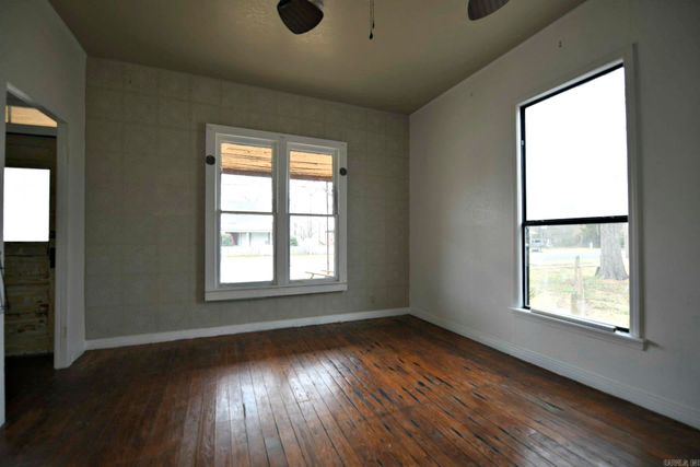 1105 7th St, Mena, AR 71953