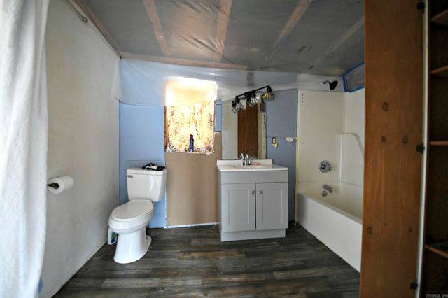 1105 7th St, Mena, AR 71953