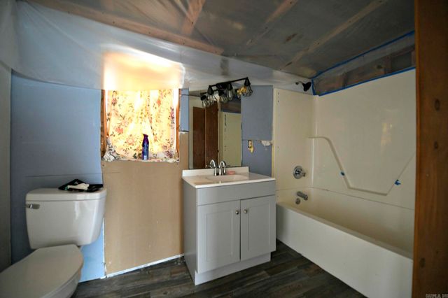 1105 7th St, Mena, AR 71953