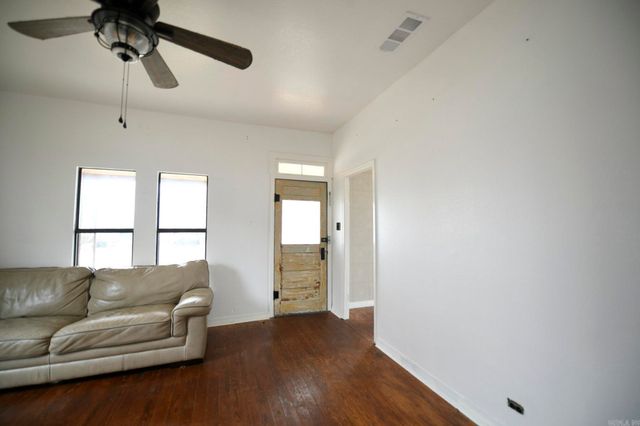 1105 7th St, Mena, AR 71953