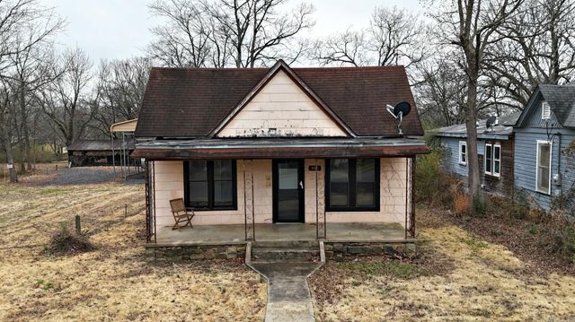 1105 7th St, Mena, AR 71953